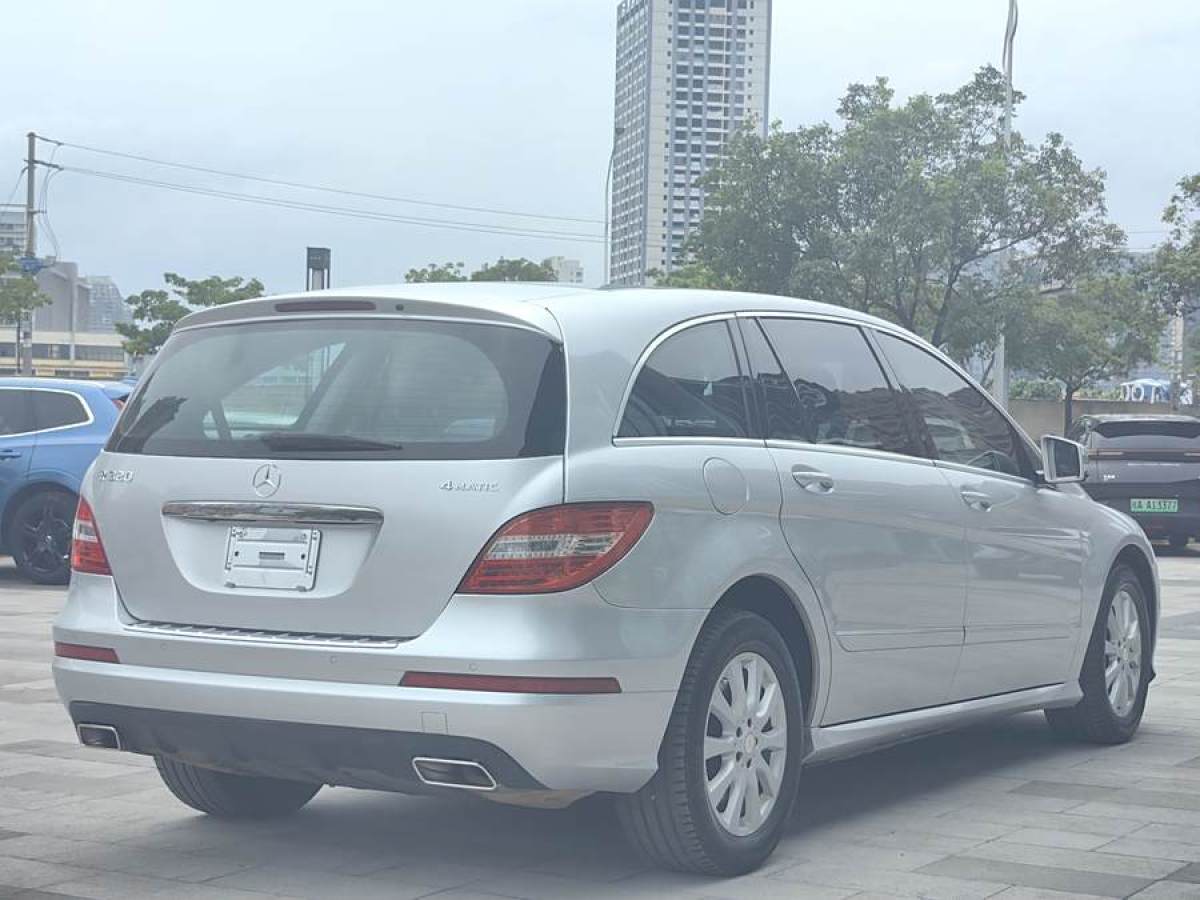 奔馳 奔馳R級(jí)  2014款 R 320 4MATIC 商務(wù)型圖片