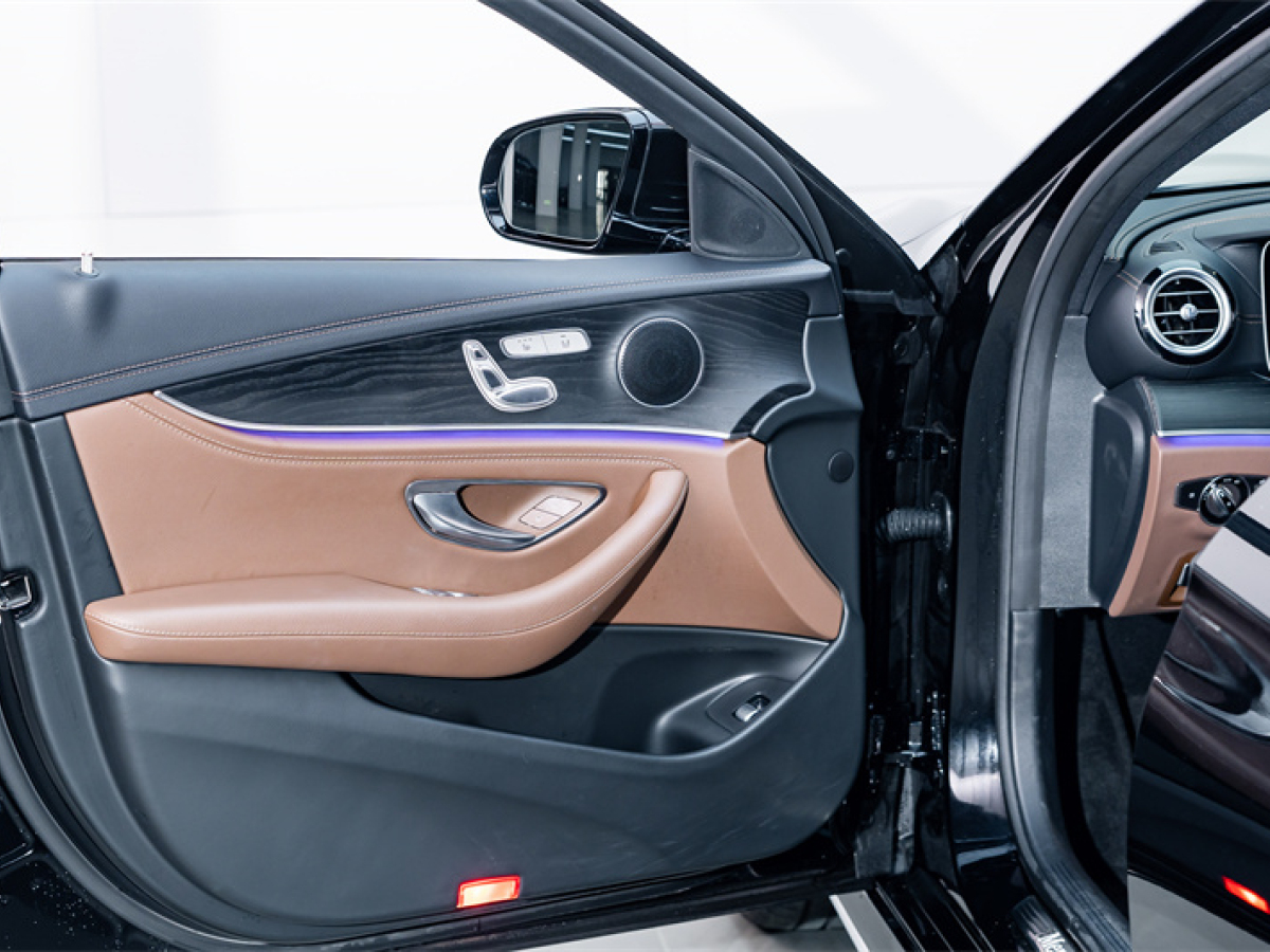 奔驰 奔驰E级  2022款 改款 E 300 L 运动时尚型图片