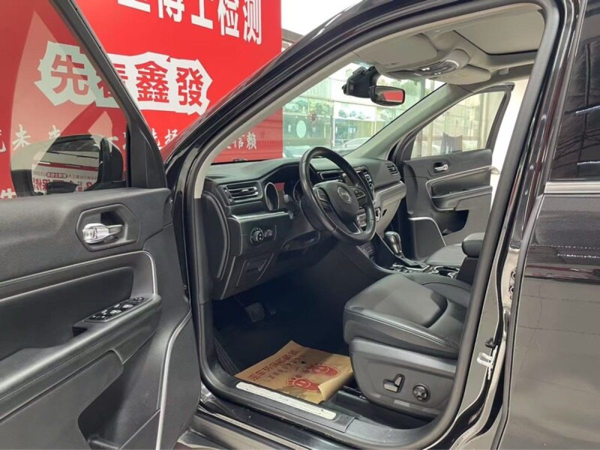 Jeep 大指揮官  2018款 2.0T 四驅(qū)尊享導(dǎo)航版圖片