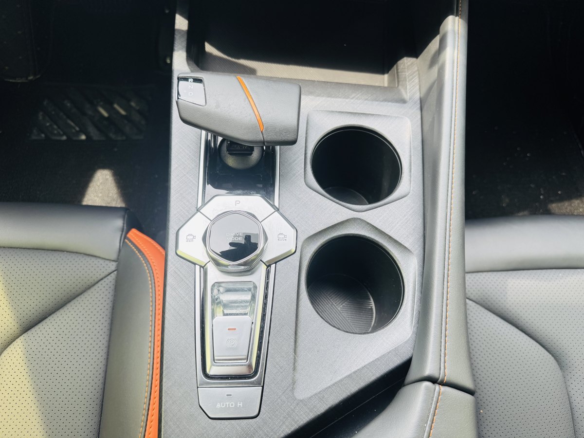 長安 長安UNI-V  2023款 1.5T 尊享型圖片