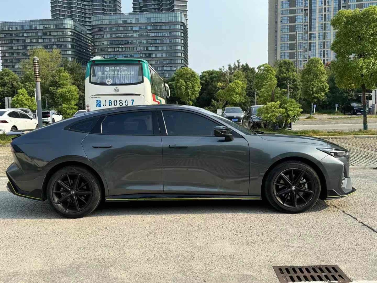 長(zhǎng)安 長(zhǎng)安UNI-V  2022款 2.0T 領(lǐng)速版圖片