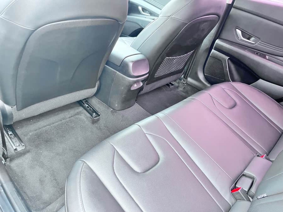 現(xiàn)代 伊蘭特  2021款 1.5L LUX尊貴版圖片