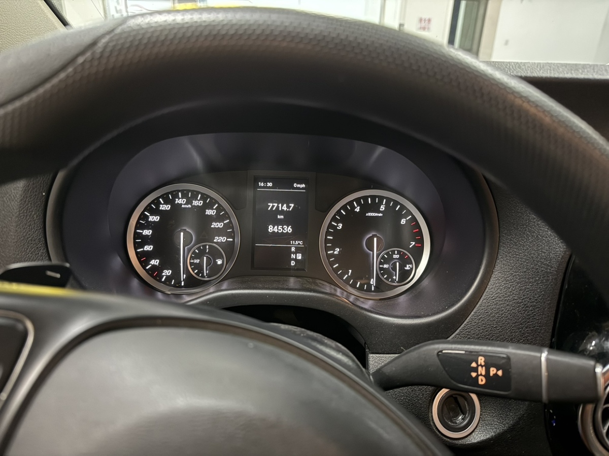奔馳 威霆  2021款 2.0T 精英版 7座圖片