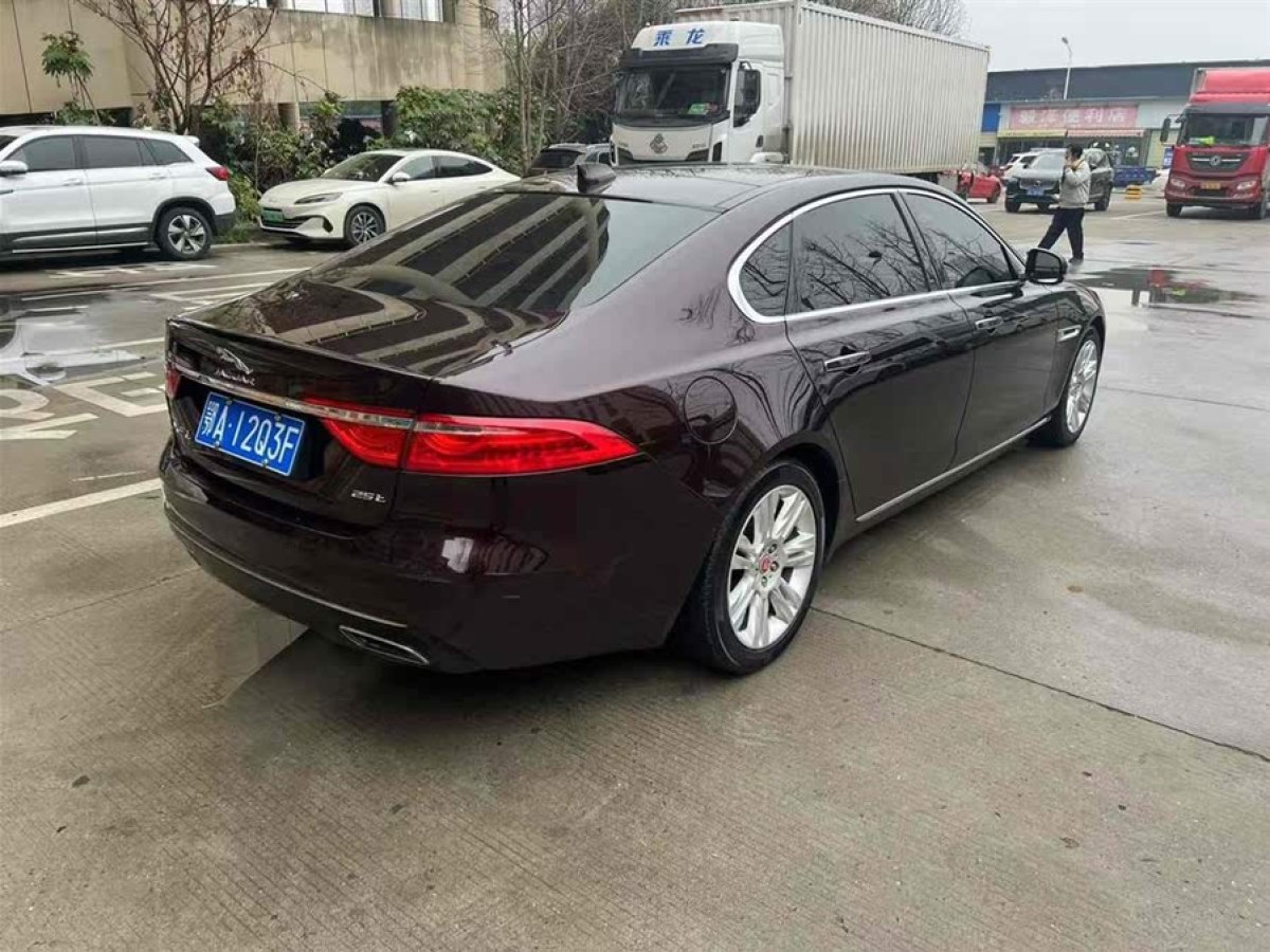 捷豹 XFL  2018款 XFL 2.0T 250PS 豪華版圖片