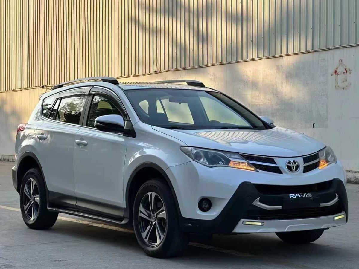 豐田 RAV4榮放  2015款 2.0L CVT四驅(qū)風(fēng)尚版圖片