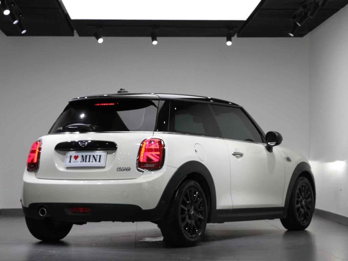 MINI COUNTRYMAN  2018款 1.5T COOPER 藝術(shù)家圖片