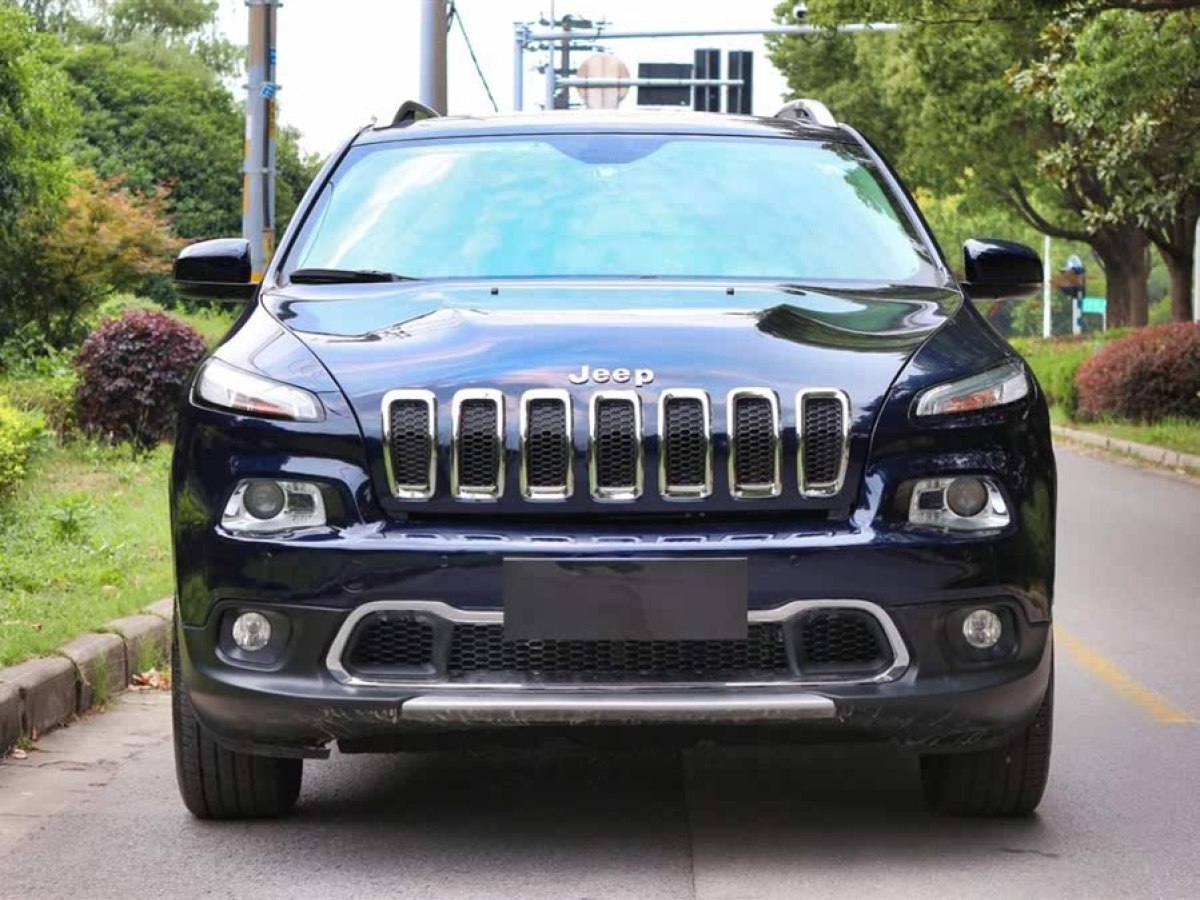 Jeep 自由光  2017款 2.4L 優(yōu)越版圖片