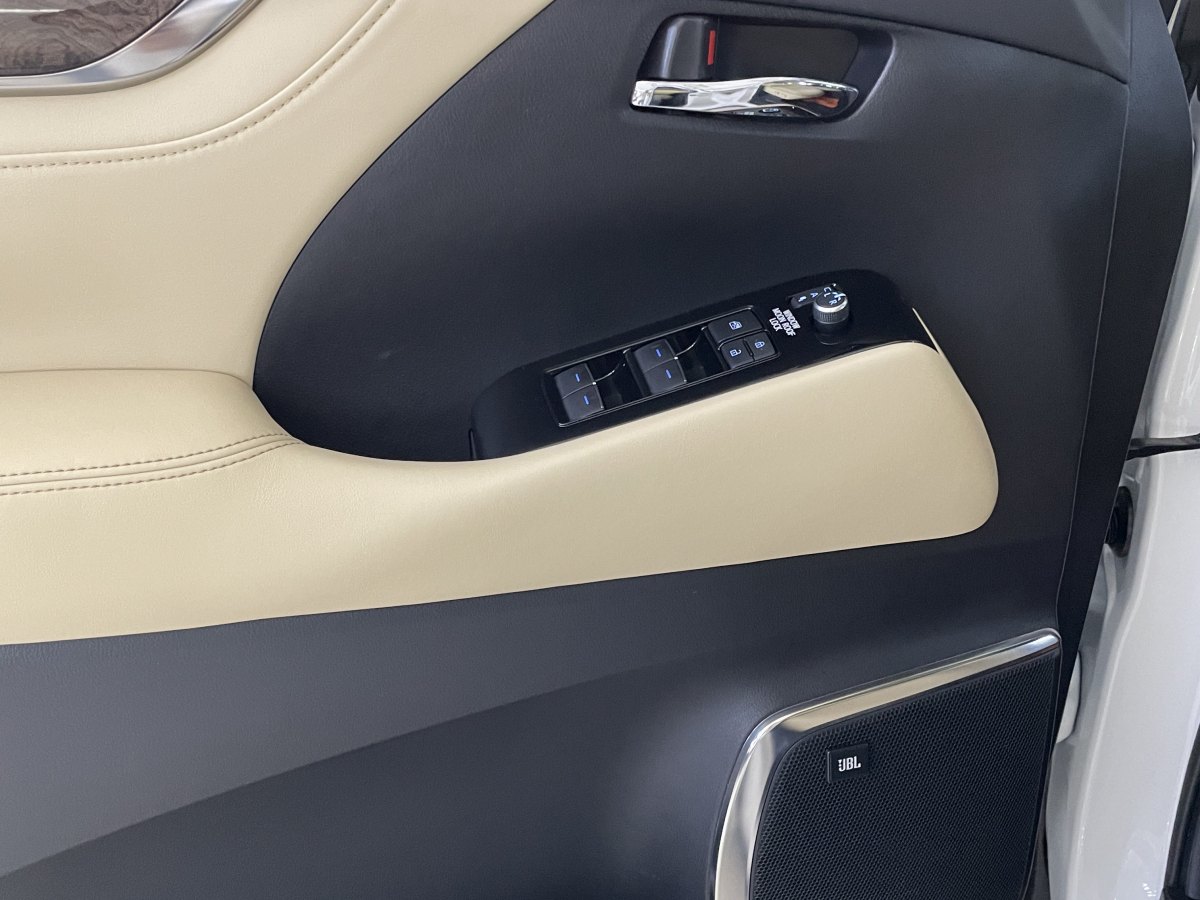 丰田 威尔法  2021款 皇冠 双擎 2.5L HV尊贵版图片