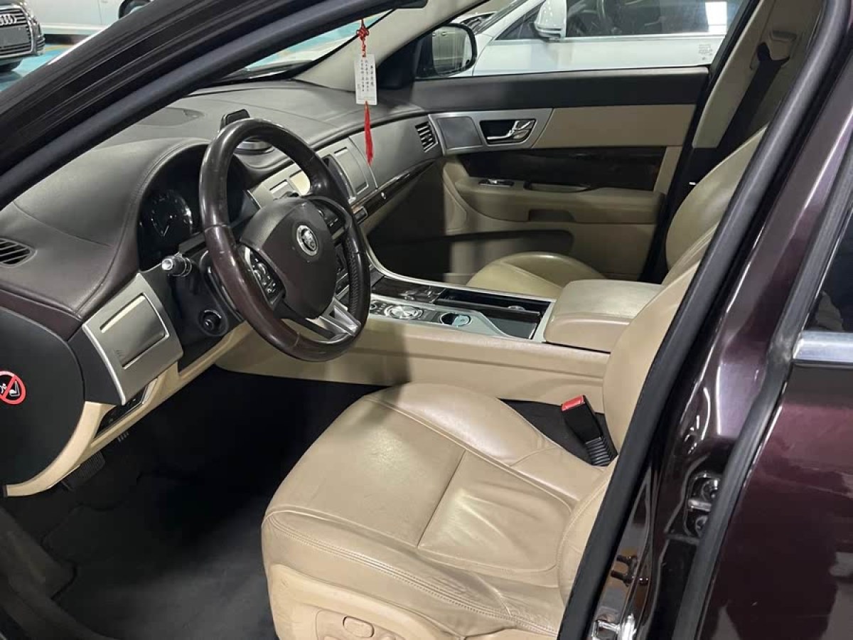 捷豹 XF  2012款 XF 3.0L V6豪華版圖片