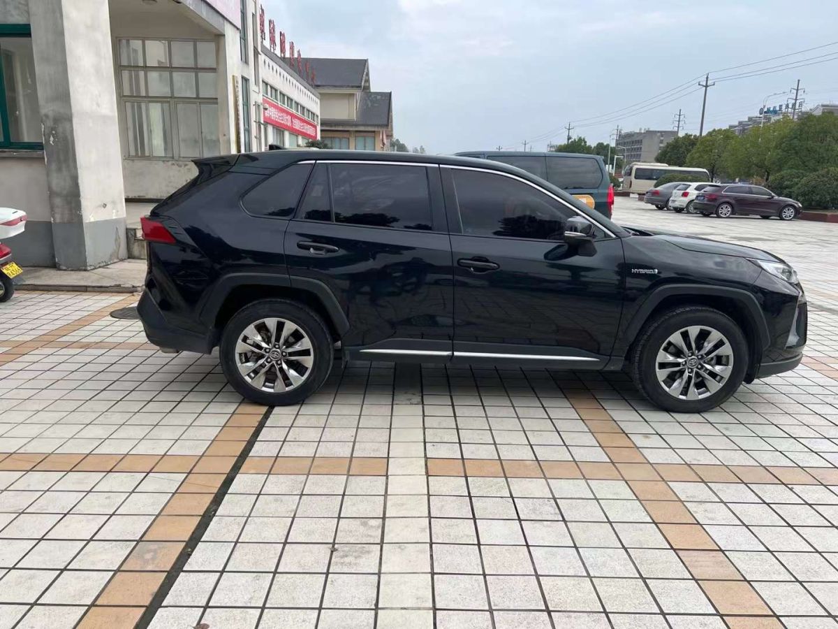 丰田 威兰达 2021款 2.0l cvt两驱豪华版图片