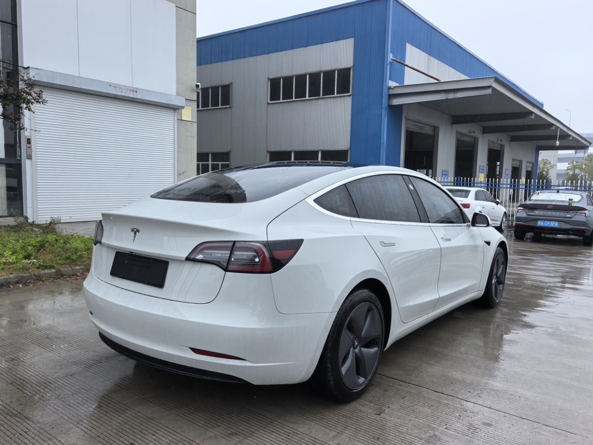 特斯拉 Model Y  2020款 改款 標(biāo)準(zhǔn)續(xù)航后驅(qū)升級版圖片