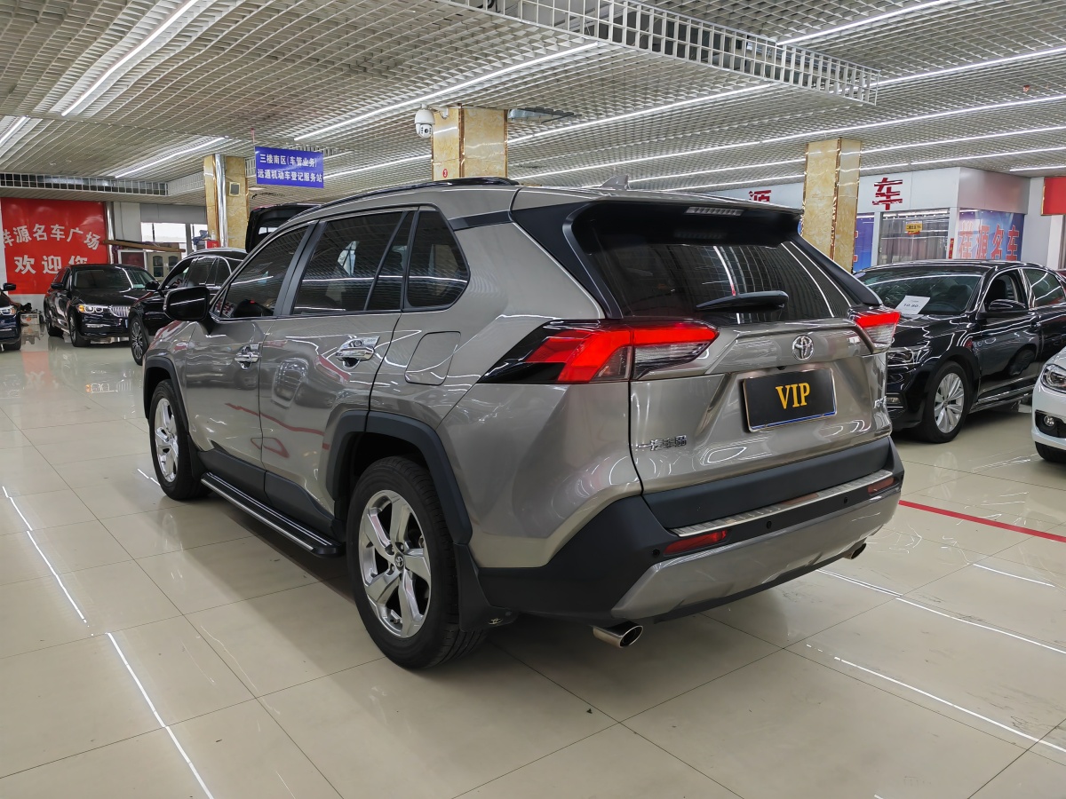 豐田 RAV4  2018款 榮放 2.0L CVT兩驅(qū)風(fēng)尚版圖片