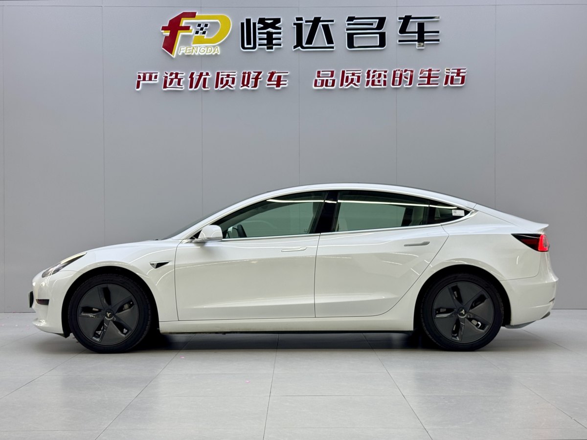 特斯拉 Model 3  2020款 改款 標(biāo)準(zhǔn)續(xù)航后驅(qū)升級版圖片