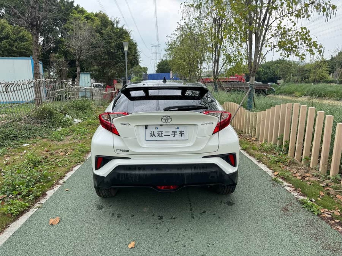 豐田 C-HR  2018款 2.0L 領(lǐng)先天窗版 國V圖片