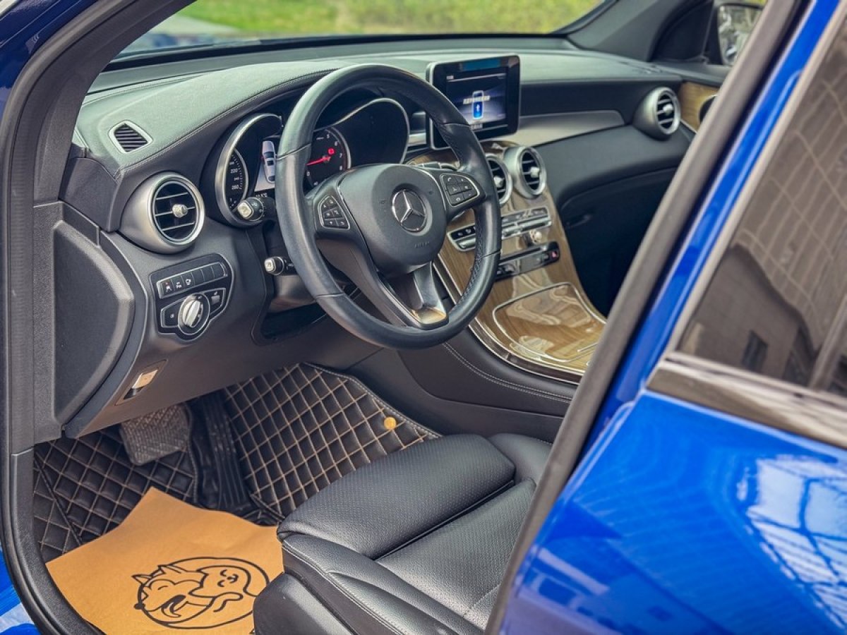 2019年1月奔驰 奔驰GLC  2023款 改款 GLC 260 4MATIC 轿跑SUV