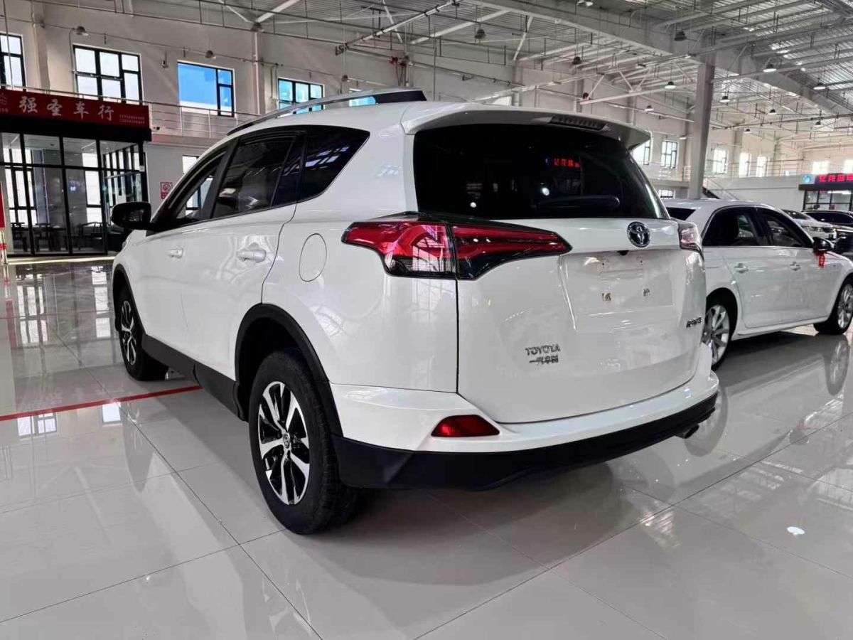 豐田 RAV4榮放  2018款 2.0L CVT兩驅(qū)風(fēng)尚X版圖片