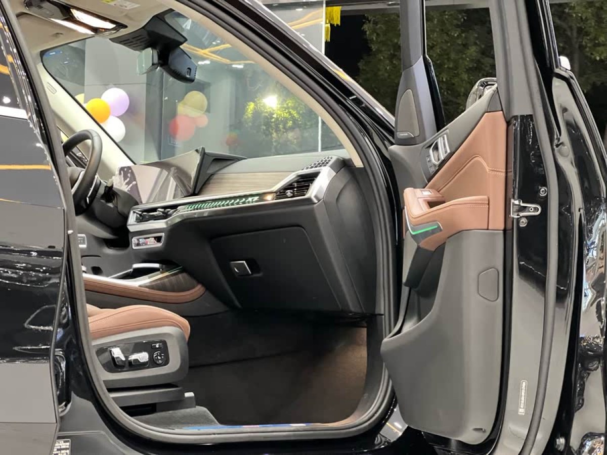 寶馬 寶馬X7  2024款 xDrive40i 領(lǐng)先型豪華套裝圖片