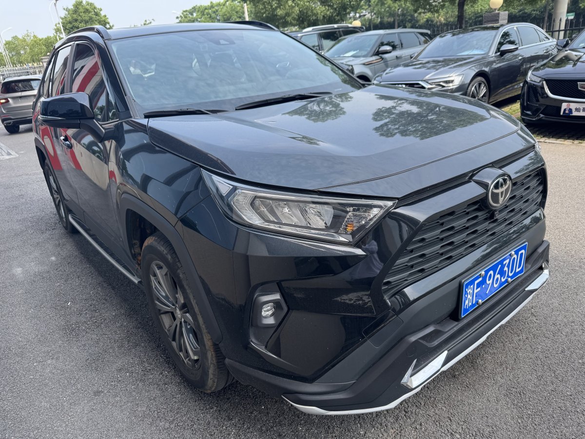 豐田 RAV4  2018款 榮放 2.0L CVT兩驅(qū)風(fēng)尚版圖片