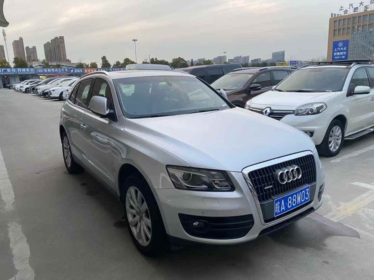 2010年5月奧迪 奧迪Q5  2010款 Q5 2.0TSI 首發(fā)限量版運(yùn)動(dòng)版