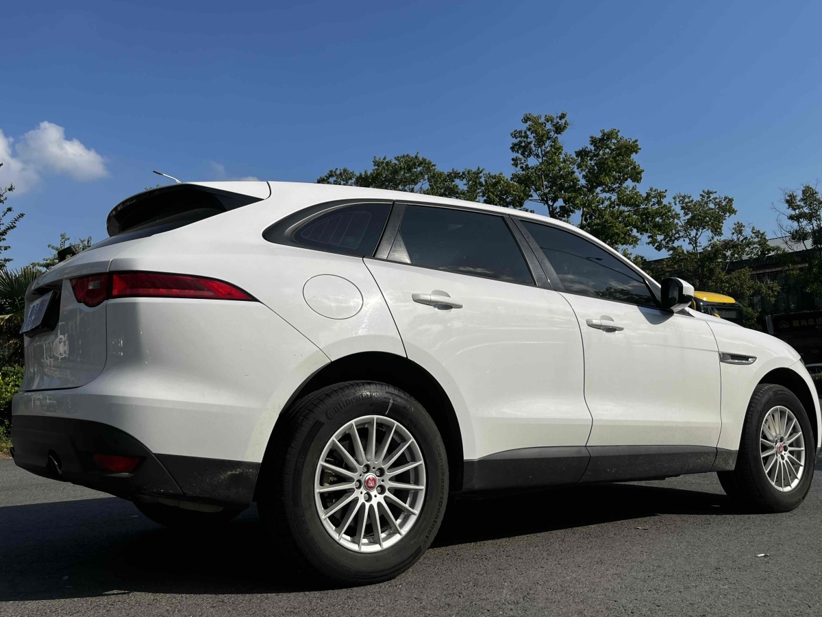 捷豹 F-PACE  2016款 2.0T 兩驅(qū)都市尊享版圖片