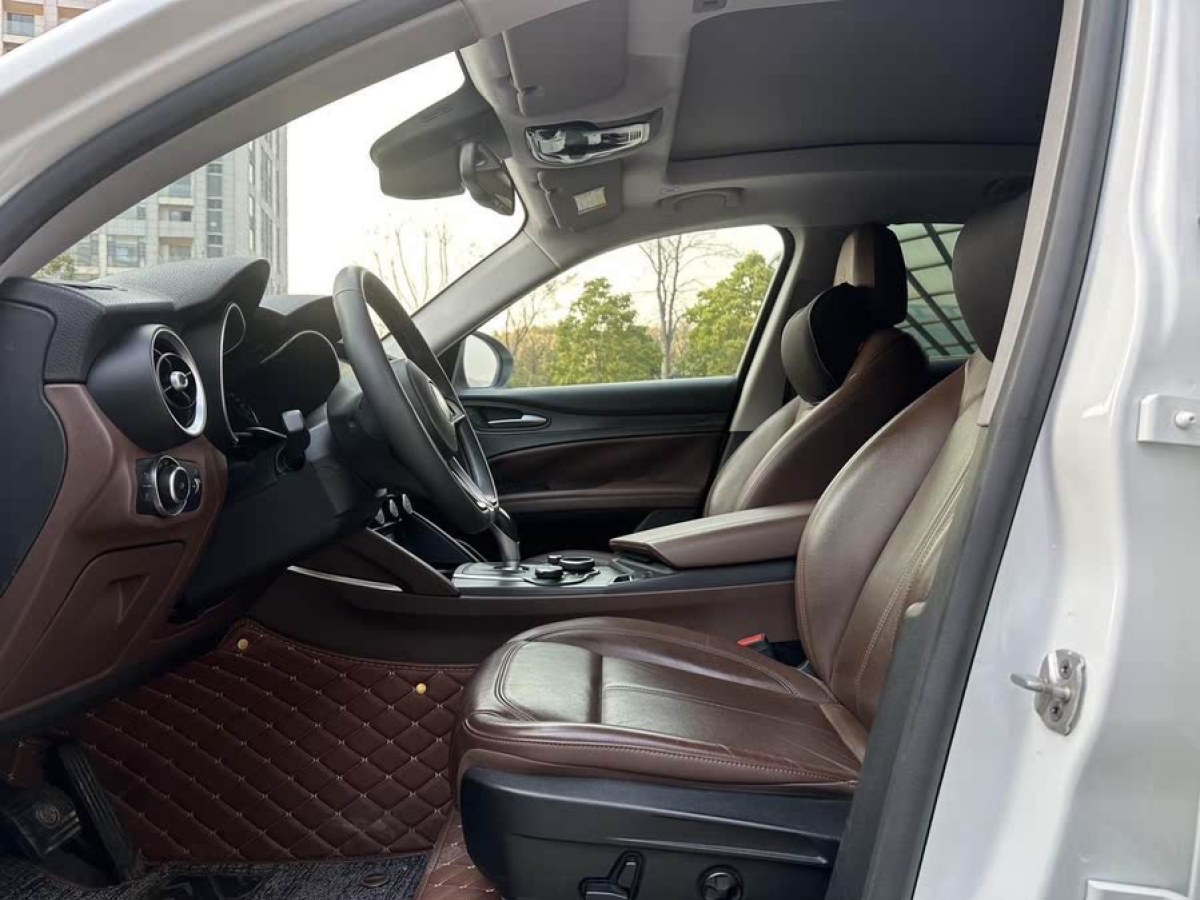 阿爾法·羅密歐 Stelvio  2017款 2.0T 200HP 豪華版圖片
