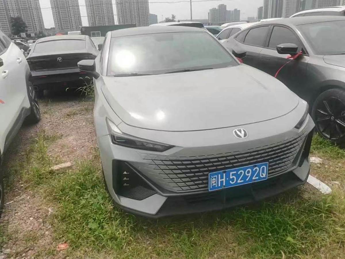 長(zhǎng)安 長(zhǎng)安UNI-V  2022款 1.5T 尊貴型圖片