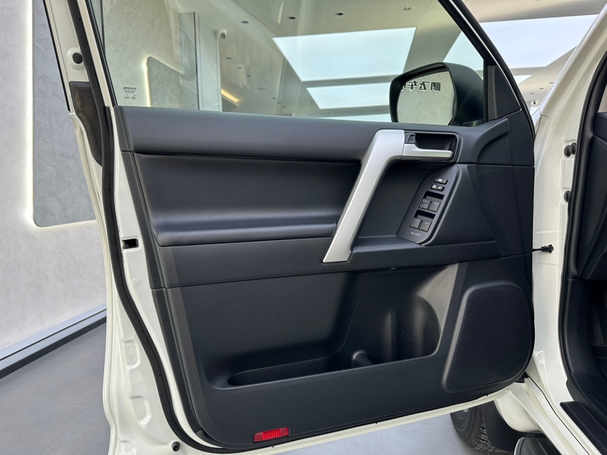 2018年3月丰田 普拉多  2018款 3.5L 自动TX-L NAVI后挂备胎