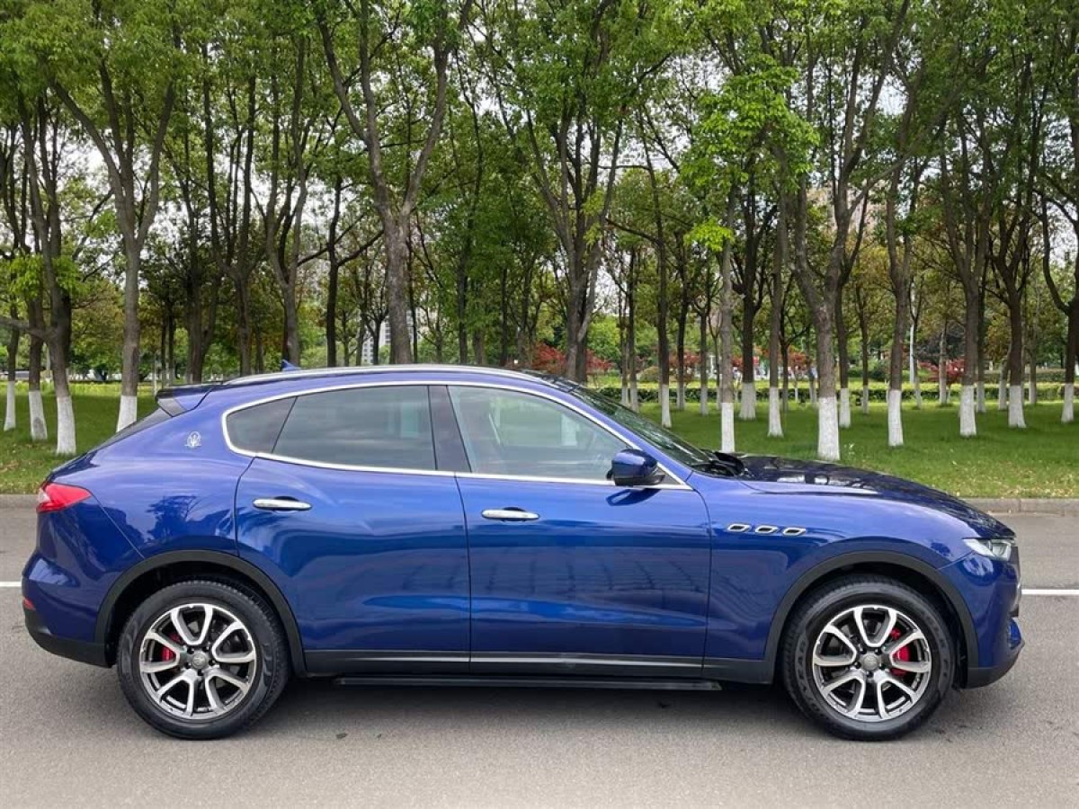 瑪莎拉蒂 Levante  2018款 3.0T 350Hp 標(biāo)準(zhǔn)版圖片