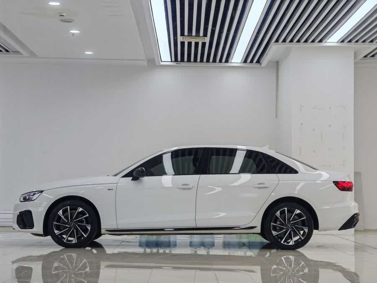 奧迪 奧迪A4L  2023款 40 TFSI 豪華動(dòng)感型圖片