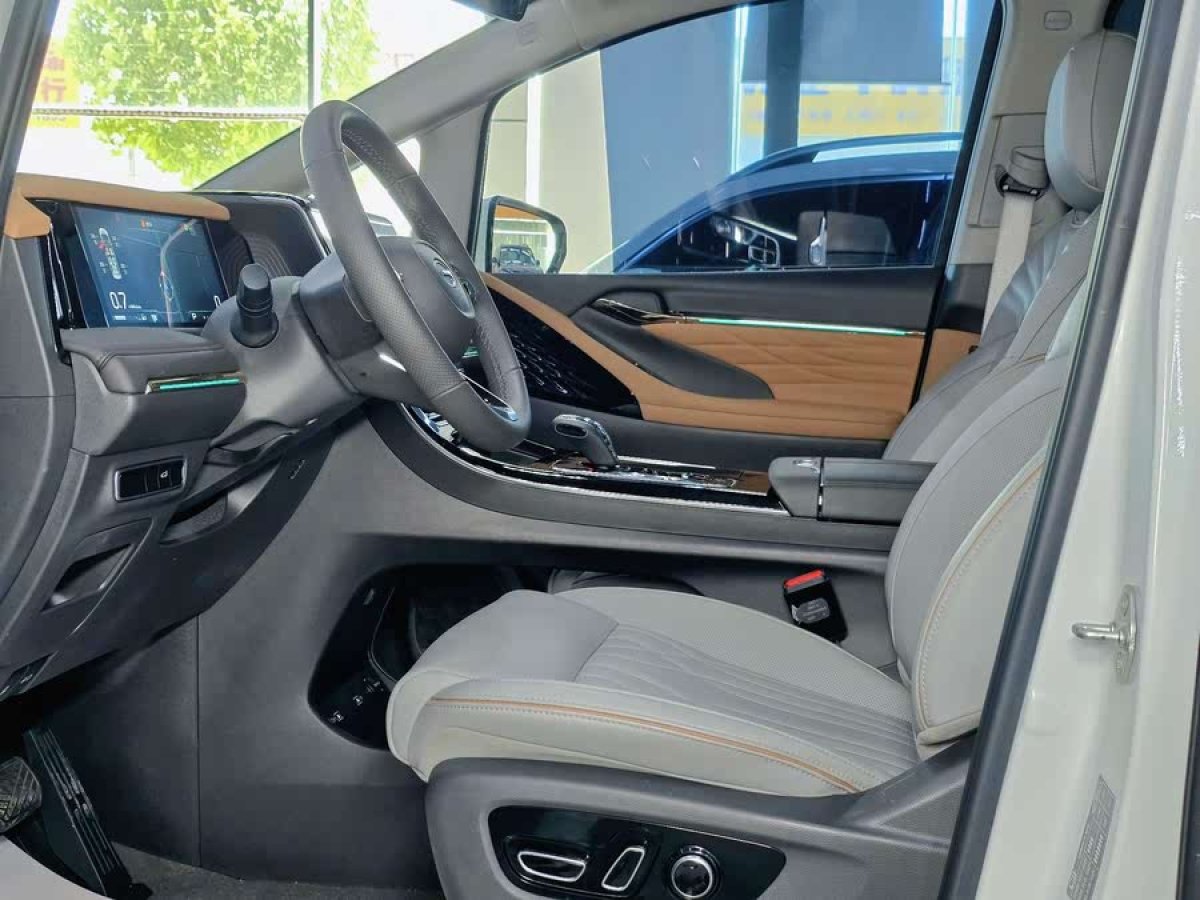 廣汽傳祺 M8  2024款 宗師系列 400T 至尊版圖片