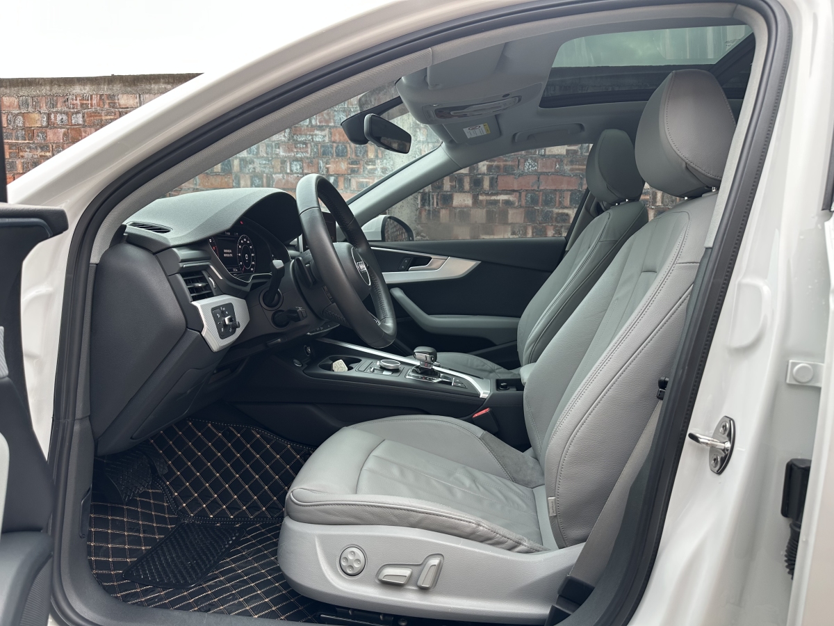 2018年1月奧迪 奧迪A4L  2018款 30周年年型 40 TFSI 時(shí)尚型