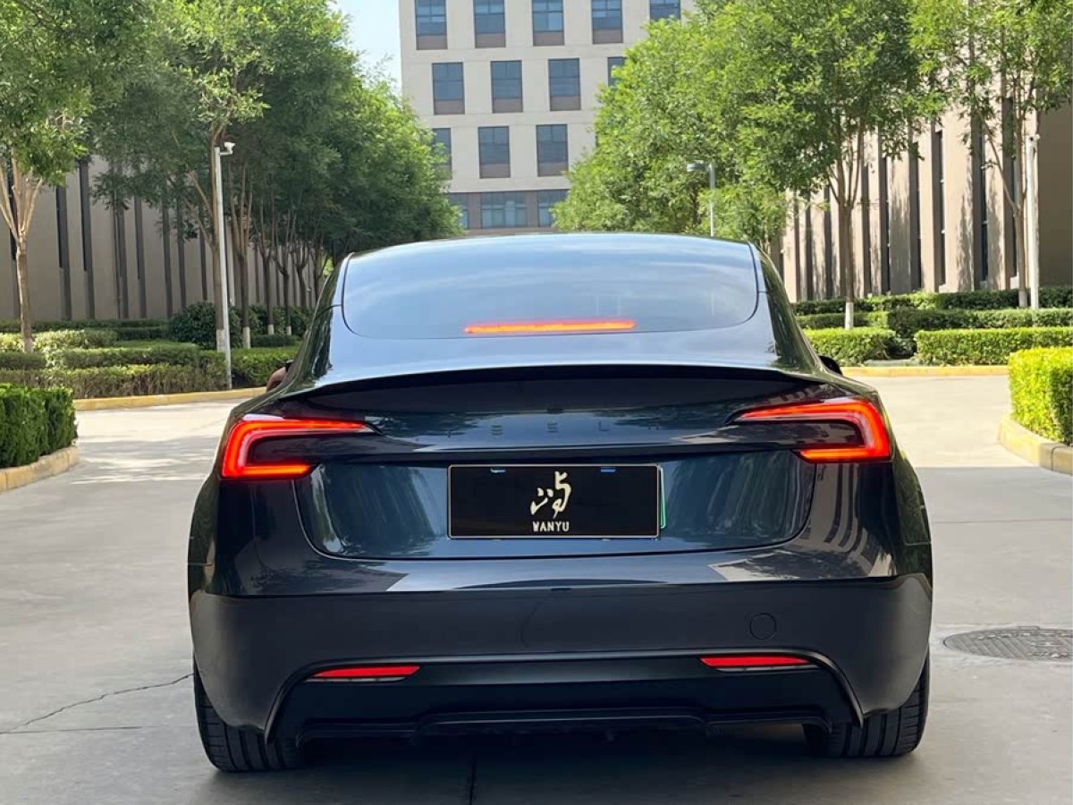 特斯拉 Model 3  2024款 高性能全輪驅(qū)動(dòng)版圖片