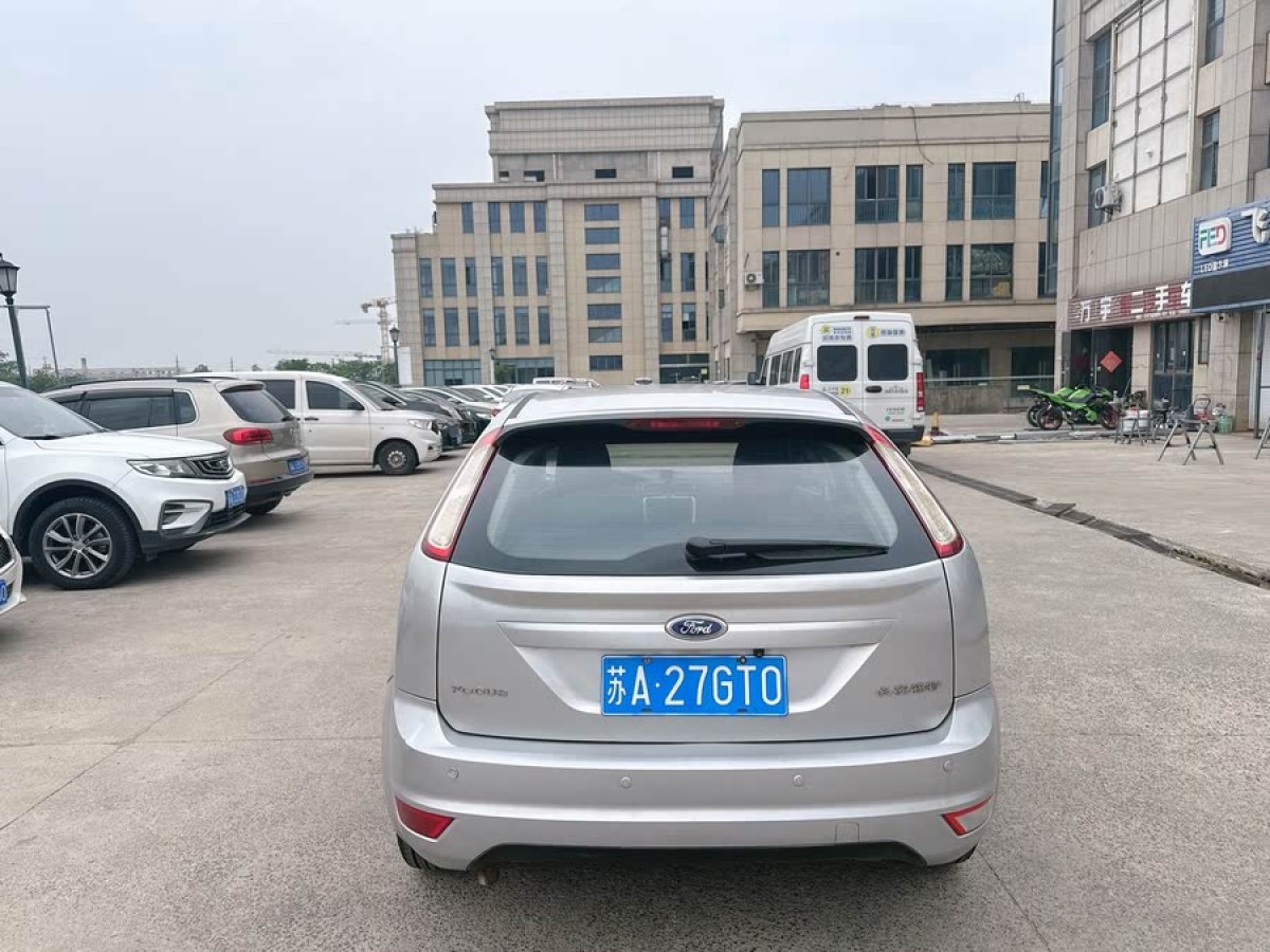 福特 福克斯  2013款 兩廂經(jīng)典 1.8L 自動(dòng)基本型圖片