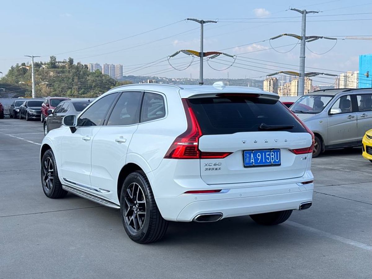 2020年11月沃爾沃 XC60  2021款 T5 四驅(qū)智逸豪華版