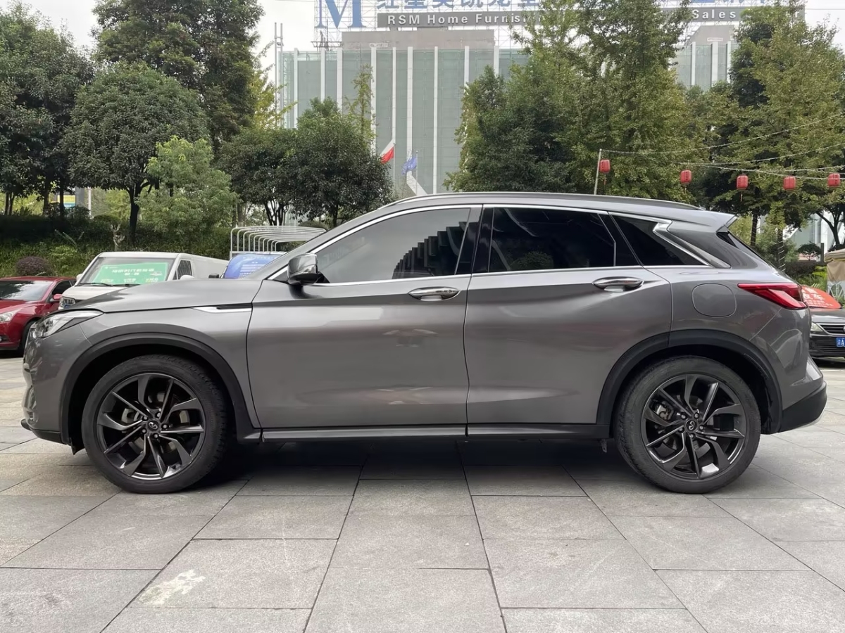 2020年1月英菲尼迪 QX50  2020款 2.0T 30周年限量版