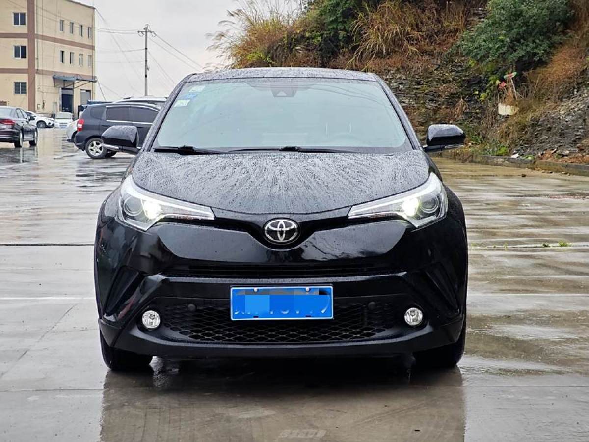 豐田 C-HR  2018款 2.0L 領(lǐng)先天窗版 國V圖片