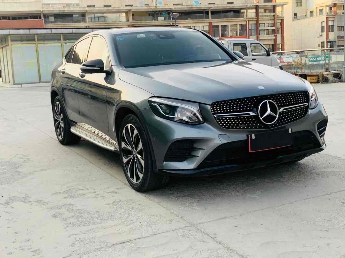 2017年10月奔馳 奔馳GLC  2021款 GLC 260 4MATIC 轎跑SUV