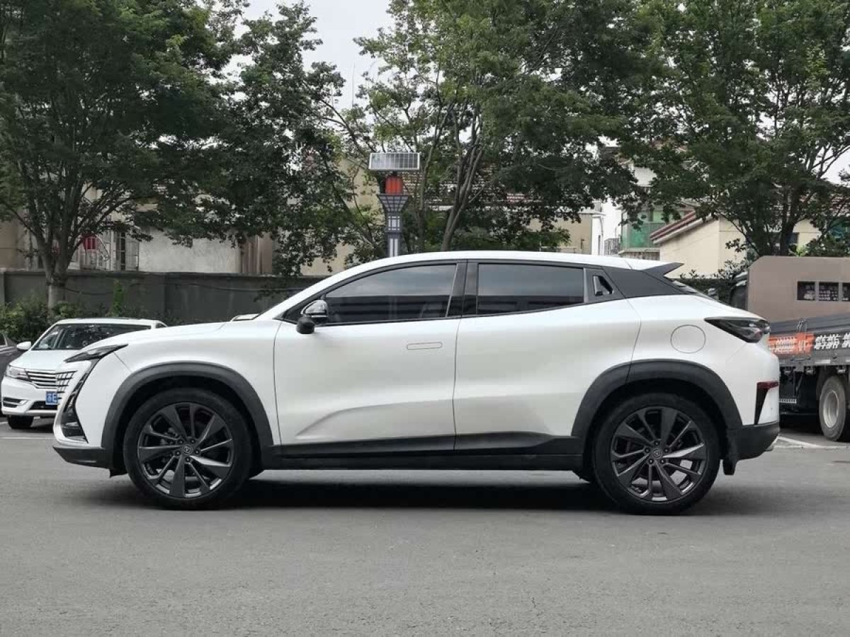 長(zhǎng)安 UNI-T  2020款 1.5T 尊貴型圖片
