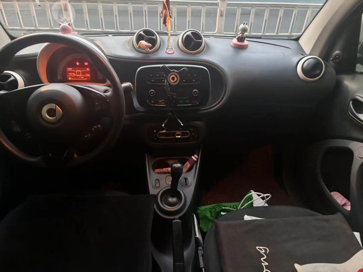 2015年8月smart fortwo  2015款 1.0L 52千瓦硬頂激情版