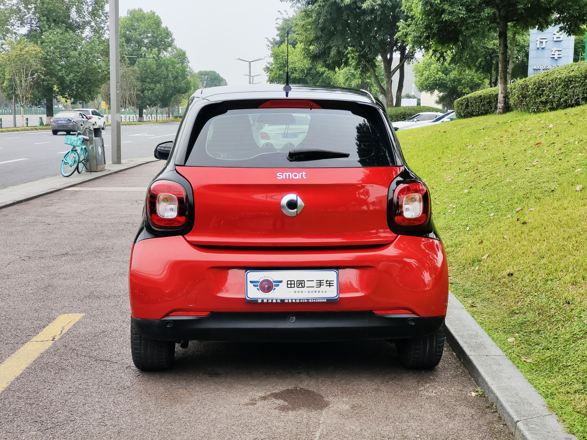 2018年10月smart forfour  2018款 0.9T 66千瓦風(fēng)尚型