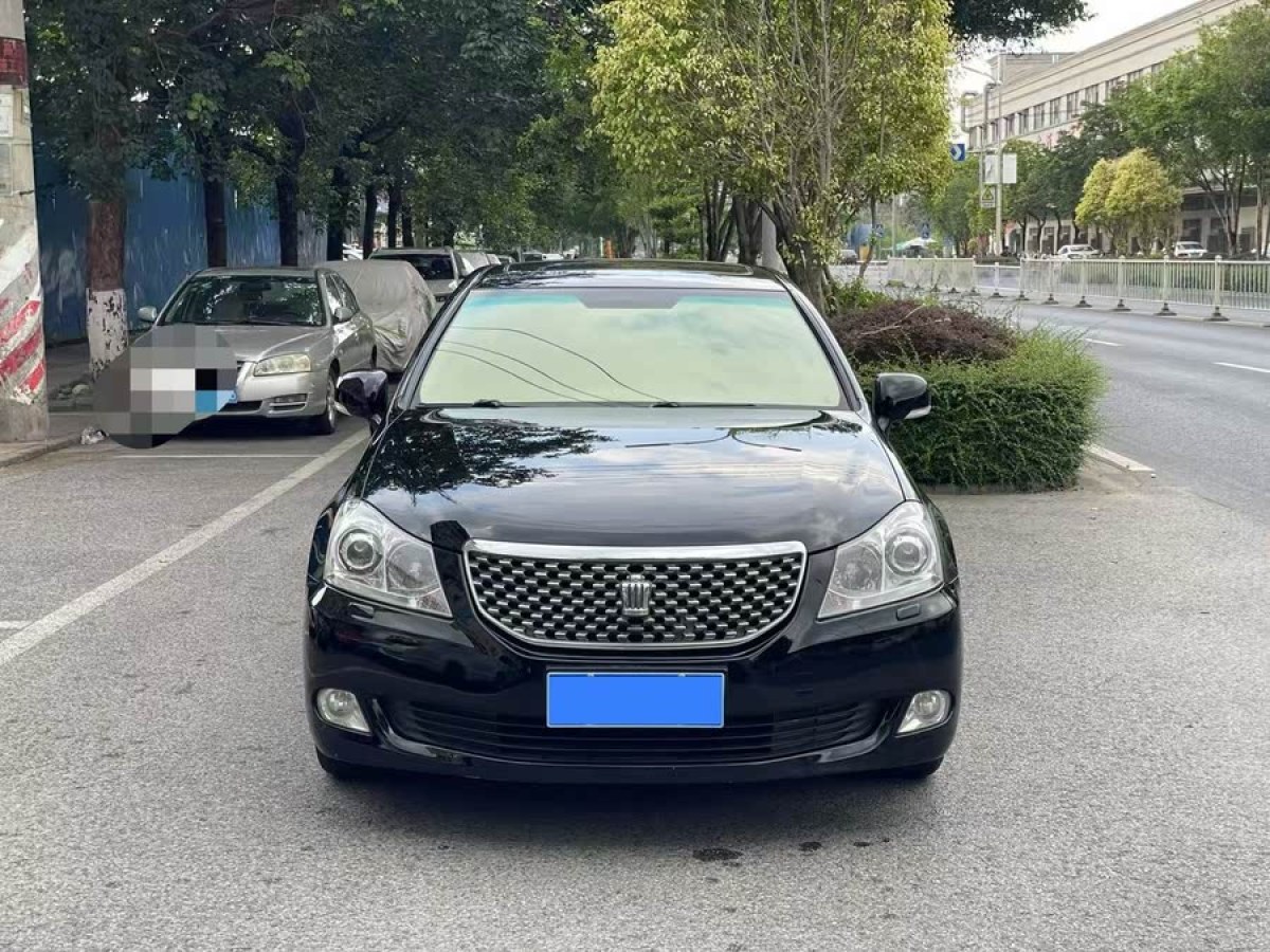 豐田 皇冠  2010款 2.5L Royal 真皮天窗導(dǎo)航版圖片