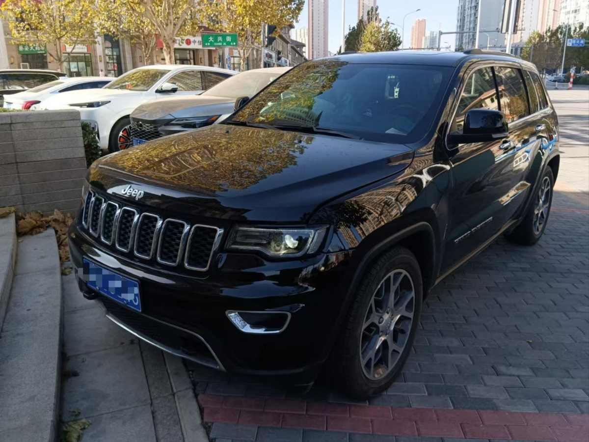 Jeep 大切諾基  2020款 3.0L 精英導(dǎo)航版圖片