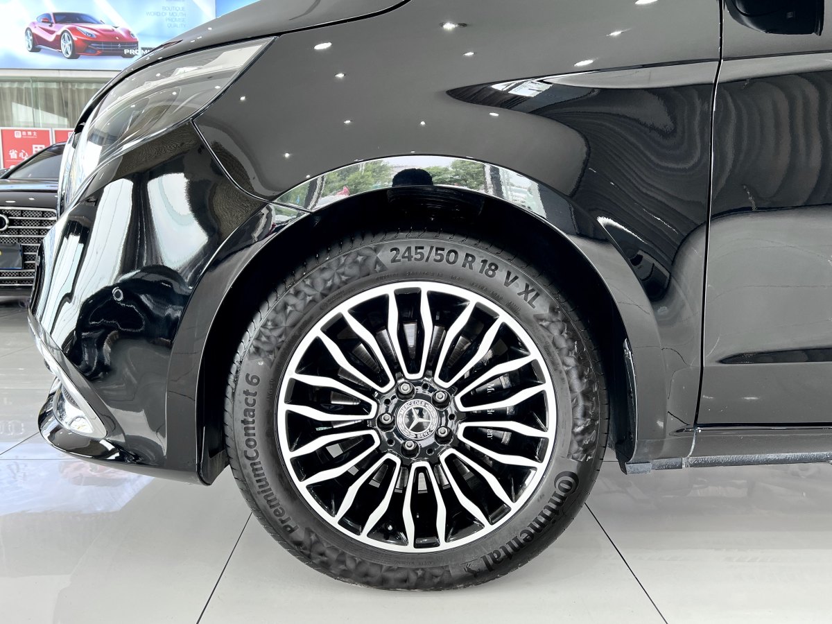 奔馳 V級(jí)  2022款 V 260 L 長(zhǎng)軸距豪華版圖片