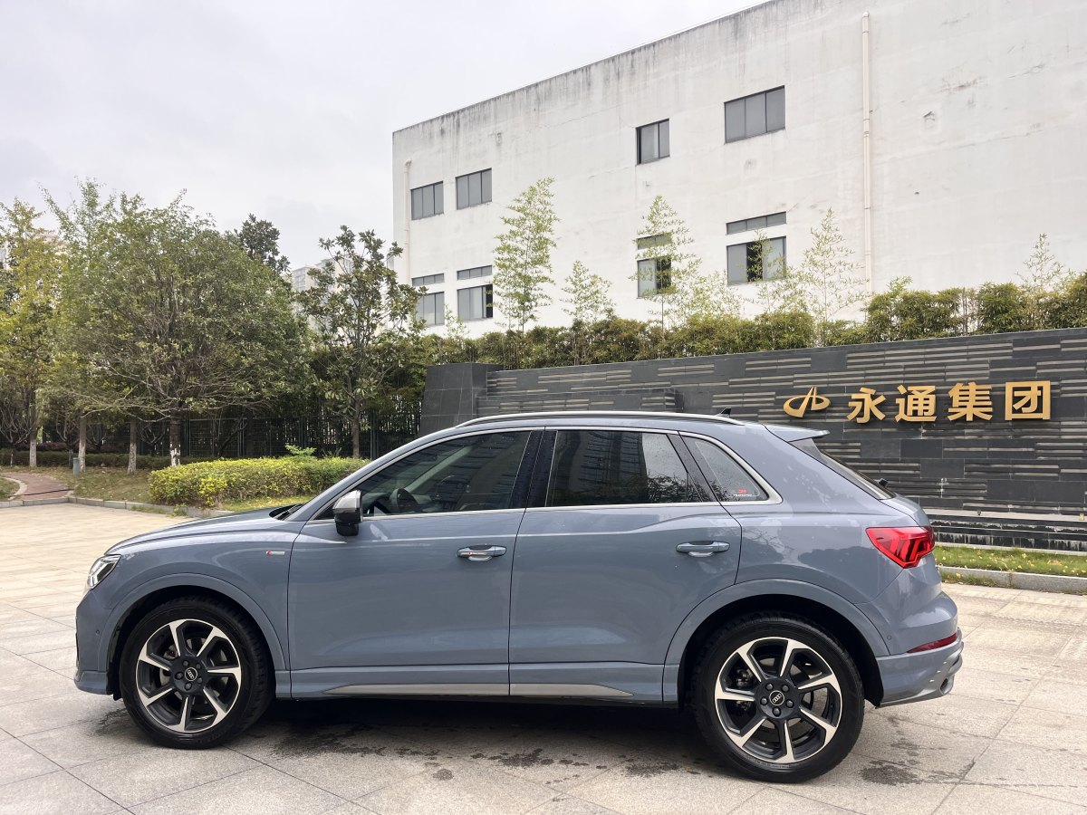 2022年4月奧迪 奧迪Q3  2022款 40 TFSI RS套件燃速型