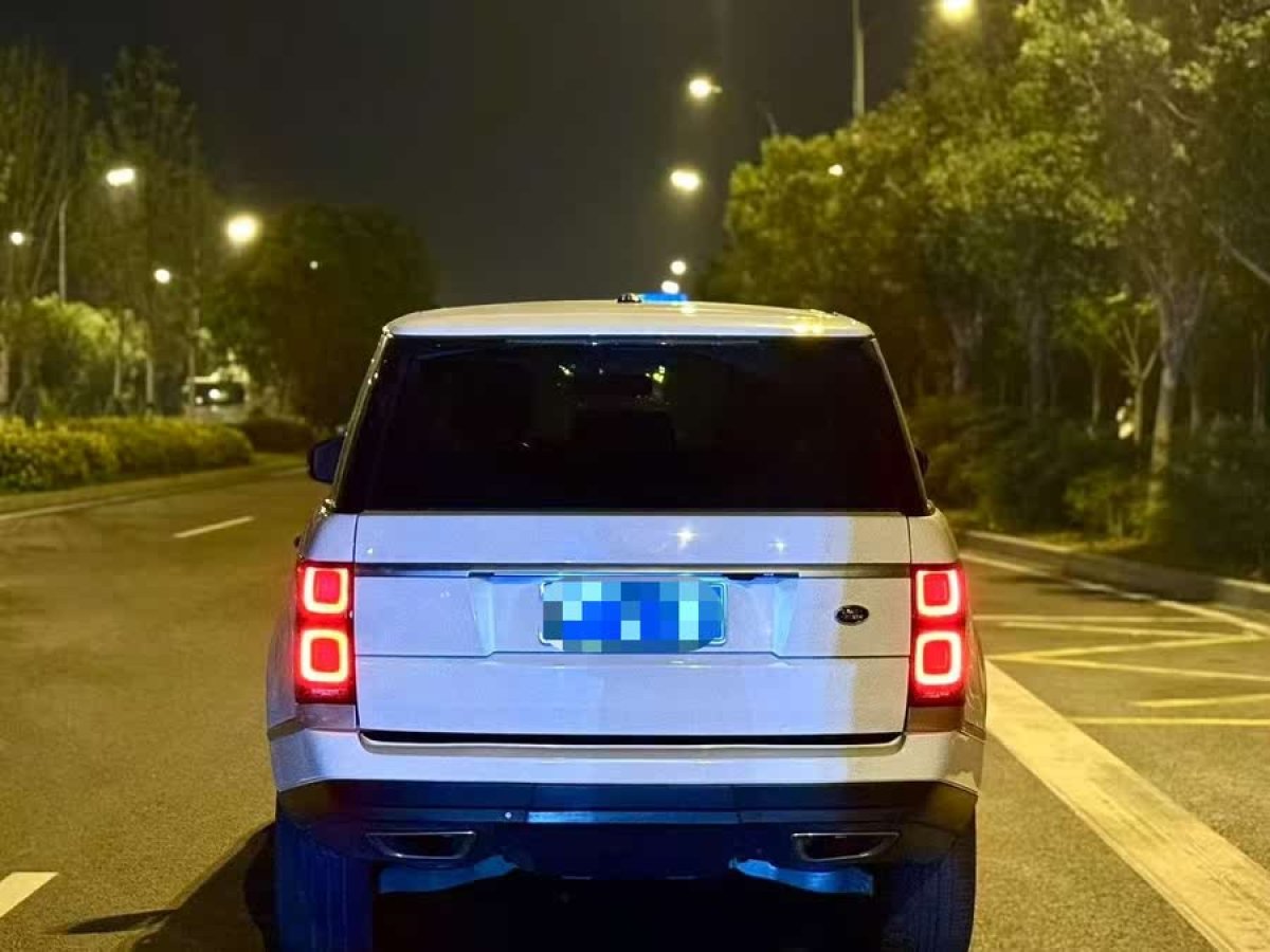 路虎 攬勝  2016款 3.0 V6 SC Vogue 加長(zhǎng)版圖片