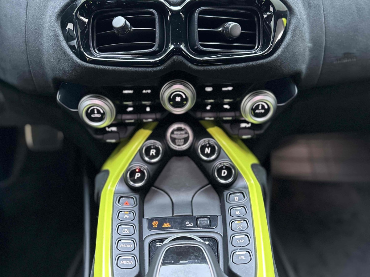 2019年3月阿斯顿·马丁 V8 Vantage  2018款 4.0T V8
