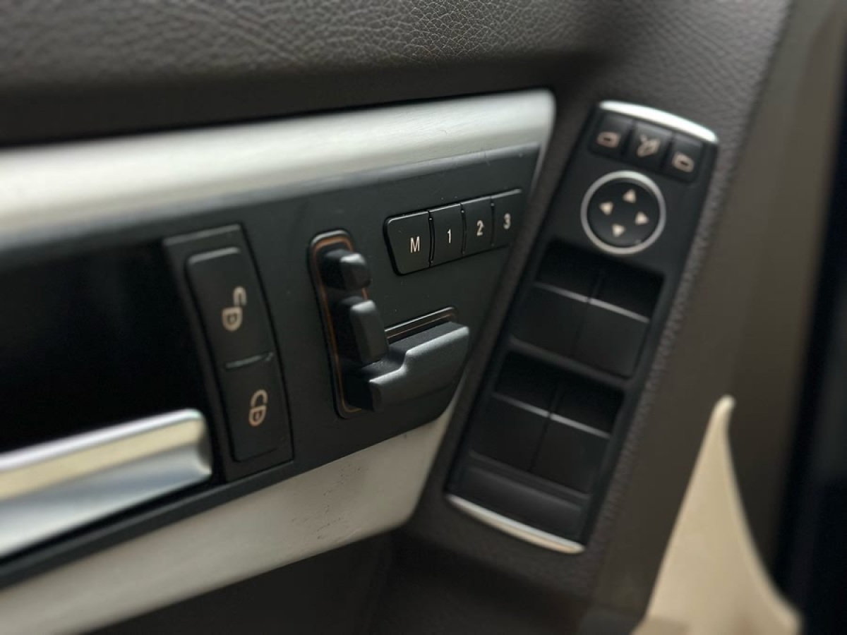 奔馳 奔馳GLK級  2015款 GLK 260 4MATIC 時尚型 極致版圖片