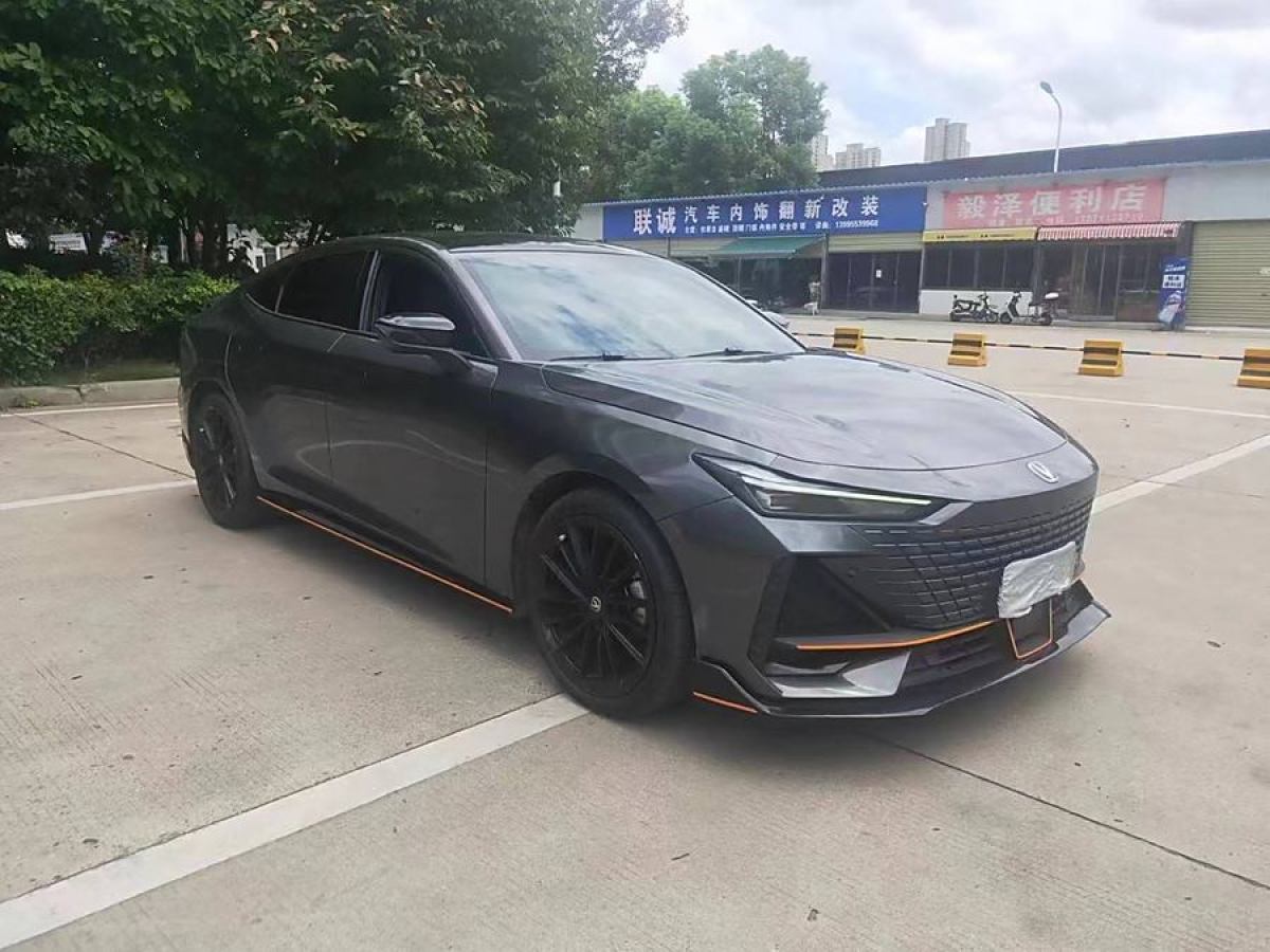 長(zhǎng)安 長(zhǎng)安UNI-V  2022款 1.5T 運(yùn)動(dòng)版圖片