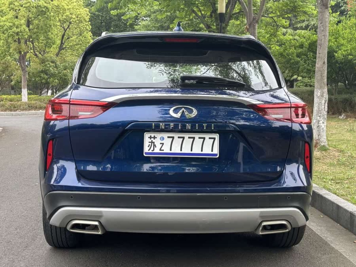 英菲尼迪 QX50  2020款 改款 2.0T 兩驅(qū)時尚版圖片