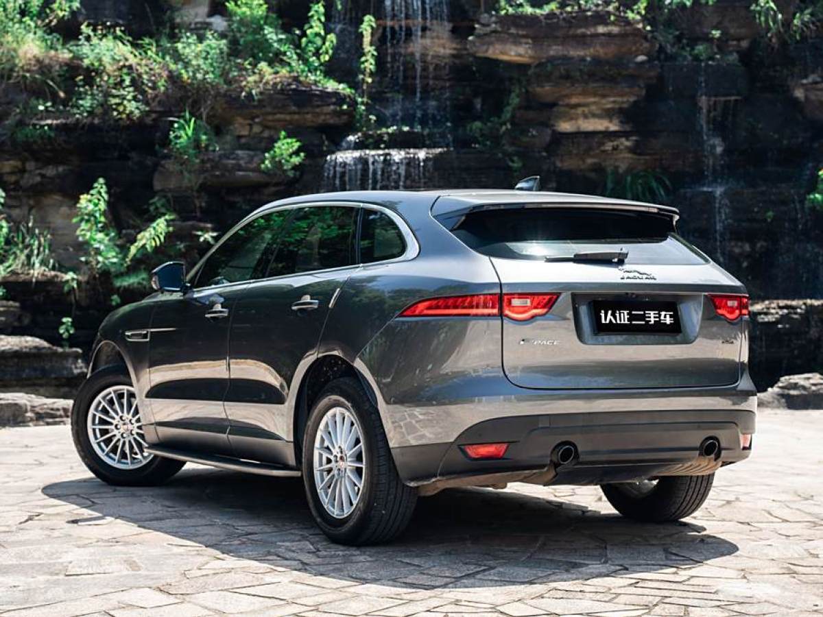 捷豹 F-PACE  2016款 2.0T 兩驅(qū)都市尊享版圖片